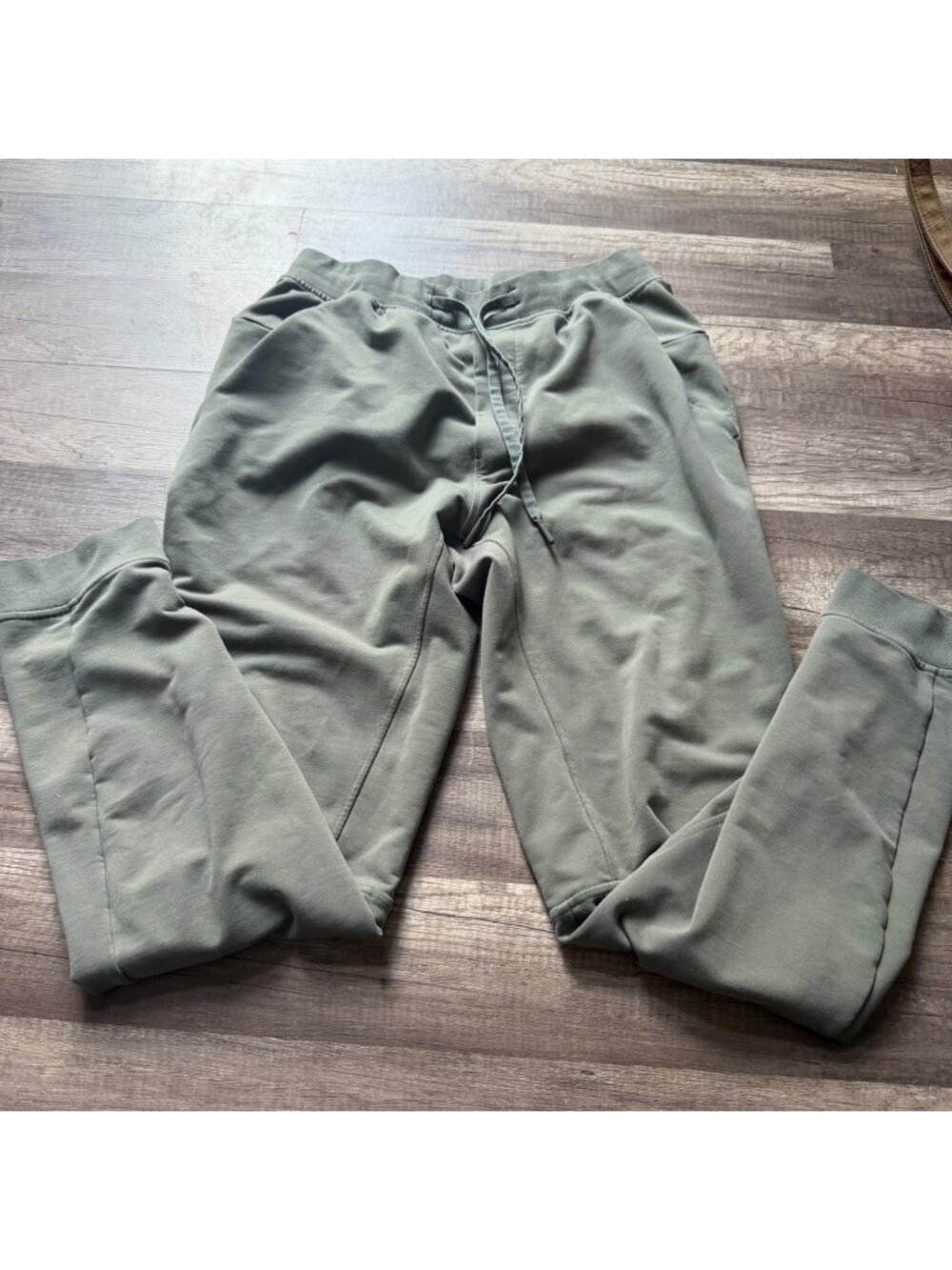 Lululemon Mens Olive Green Joggers With Drawstring Waist & Zipper Pocket - Size